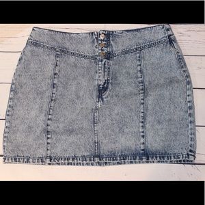 ⬇️ Forever 21 Plus Size Acid Wash Denim Skirt